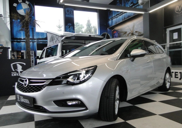 Opel Astra cena 46900 przebieg: 208938, rok produkcji 2017 z Trzemeszno małe 631